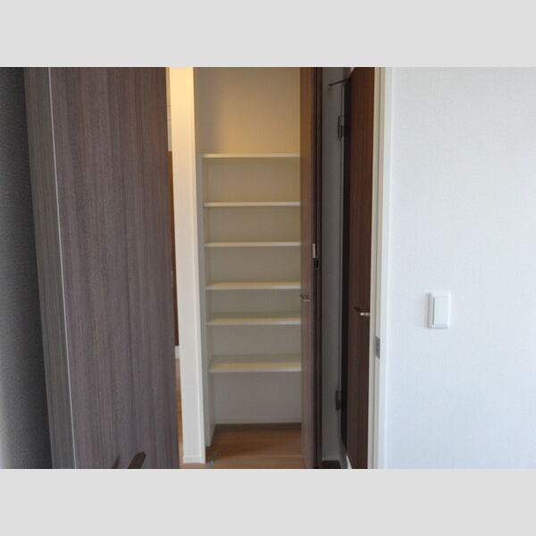 収納 (廊下収納は可動式です!)