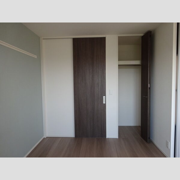 その他設備 (南側洋室収納)