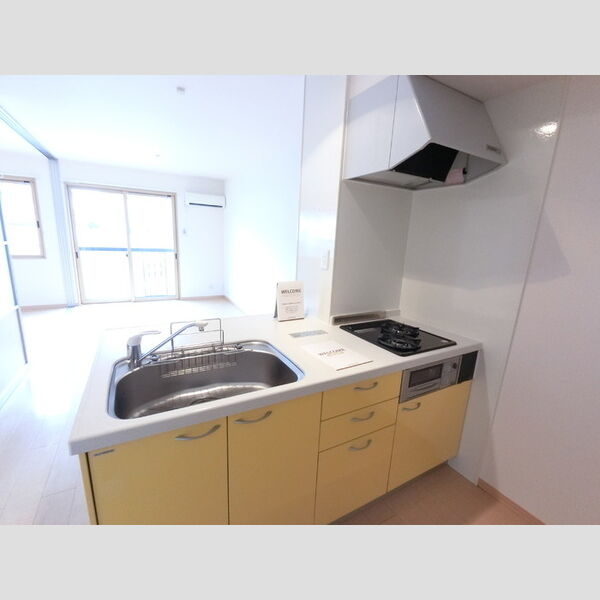 キッチン (キッチンからお部屋が見渡せます。)