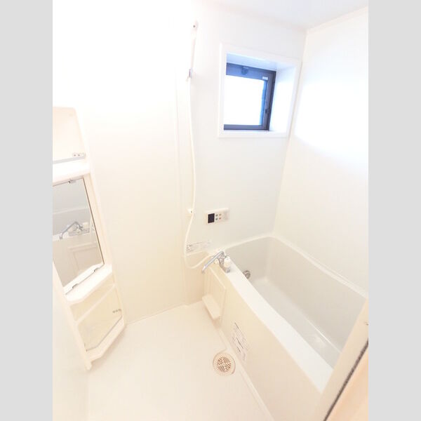 バス (窓付き浴室です)