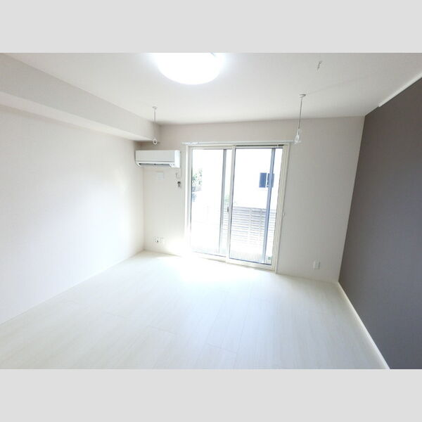 居室・リビング (エアコン・照明付いてます。)