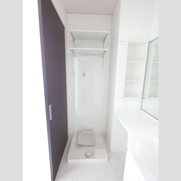 その他 (洗濯機置き場です。防水パンあります。)