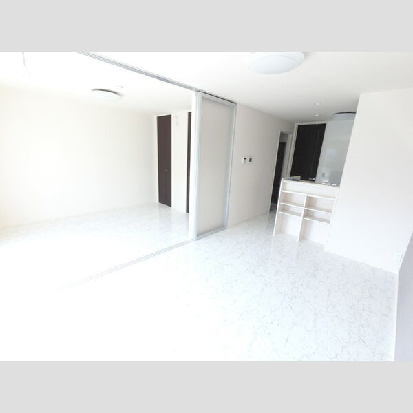 居室・リビング (おしゃれな大理石調フロアです。)