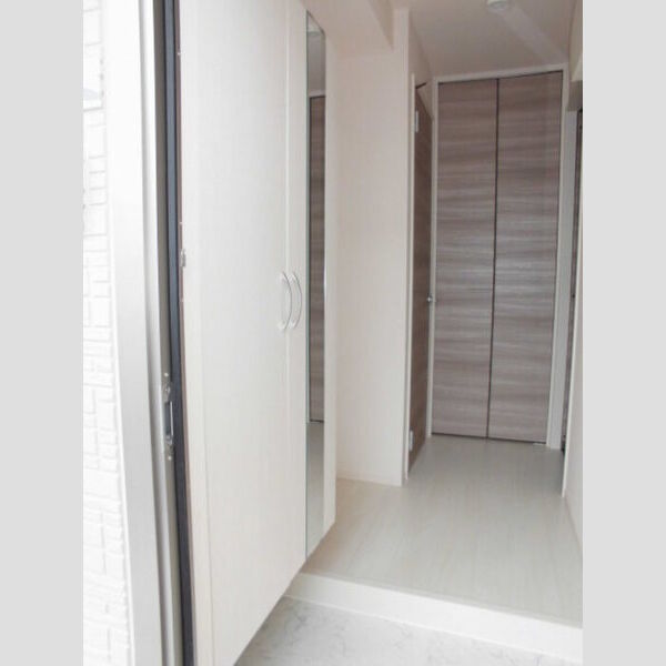 玄関 (トールタイプミラー付シューズボックスです。)