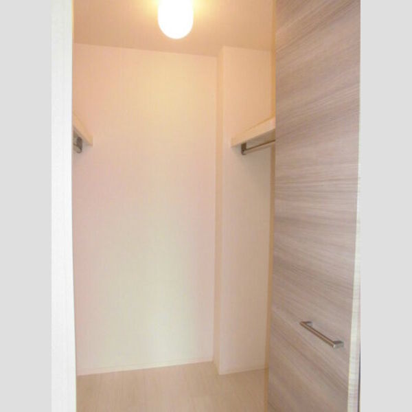 収納 (ウォークインクローゼットです。)