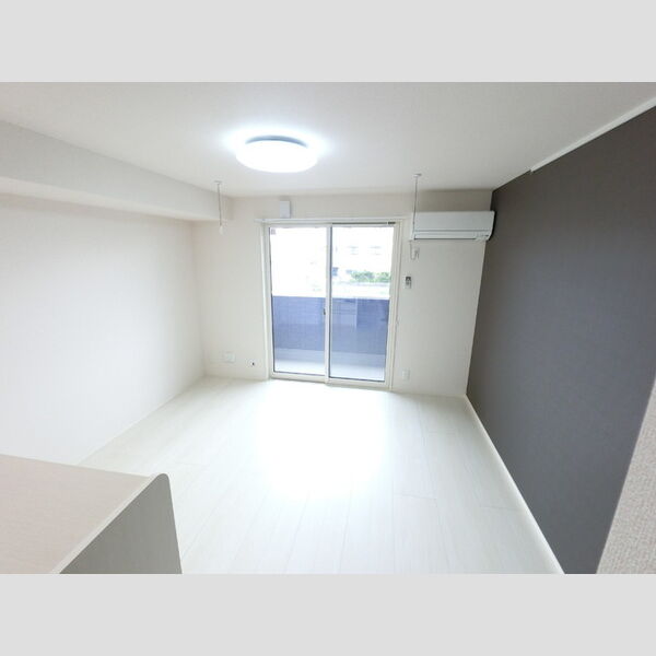 居室・リビング (エアコン・照明付いてます。)