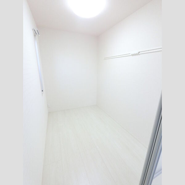 その他 (明るいフローリングフロアです。)