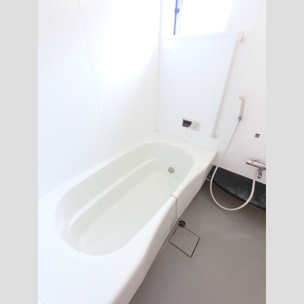 バス (大きい浴槽なので、お風呂好きにはピッタリです。)