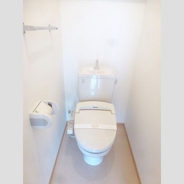 トイレ (温水洗浄便座です。)