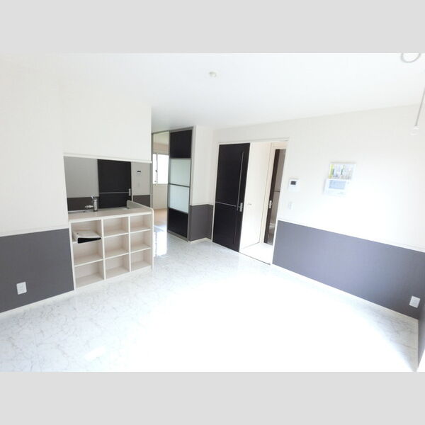 居室・リビング (おしゃれな大理石調フロアです。)