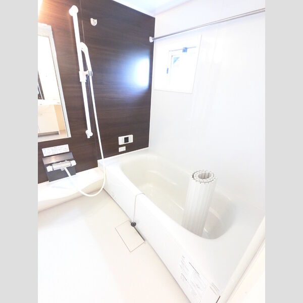 バス (大きい浴槽なので、お風呂好きにはピッタリです。)