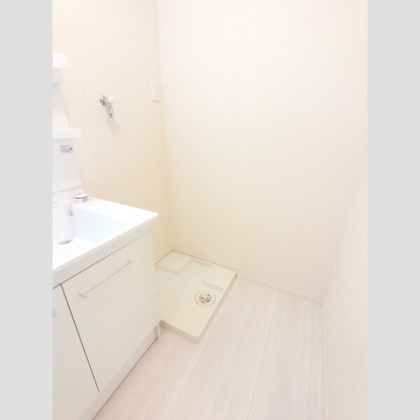 その他設備 (洗濯機置き場です。防水パンあります。)