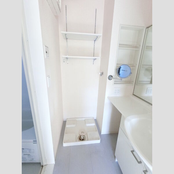 その他 (洗濯機置き場です。防水パンあります。)