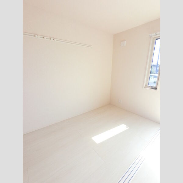 その他 (明るいフローリングフロアです。)