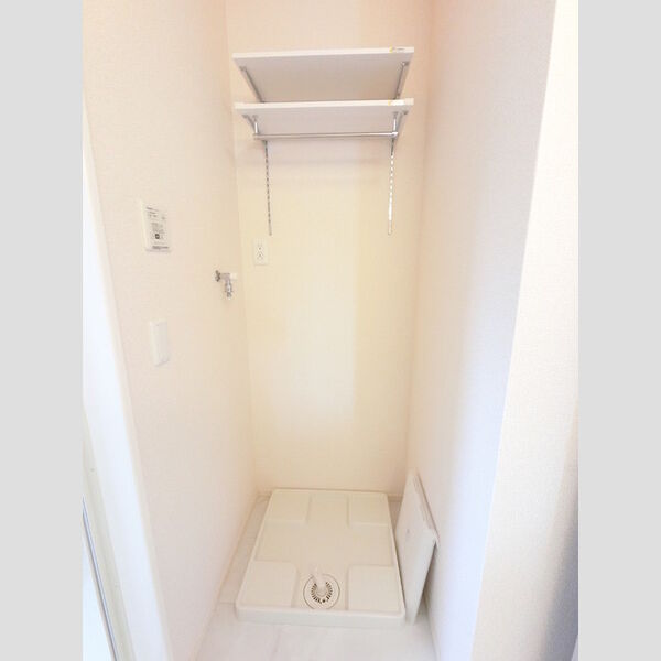 その他 (洗濯機置き場です。防水パンあります。)