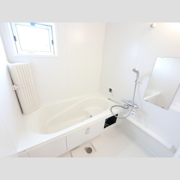 バス (大きい浴槽なので、お風呂好きにはピッタリです。)