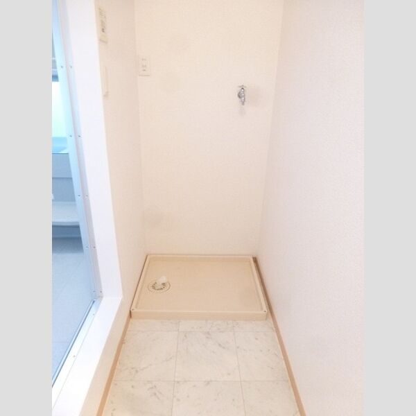 洗面所 (洗濯機置き場です。)