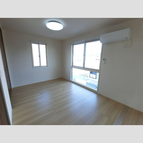 その他 (明るいフローリングフロアです。)