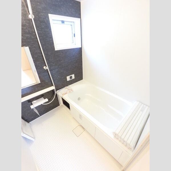 バス (大きい浴槽なので、お風呂好きにはピッタリです。)