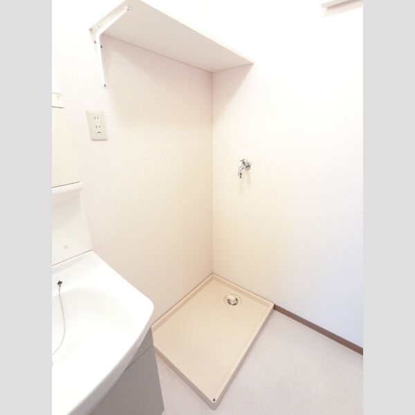 その他 (洗濯機置き場です。防水パンあります。)