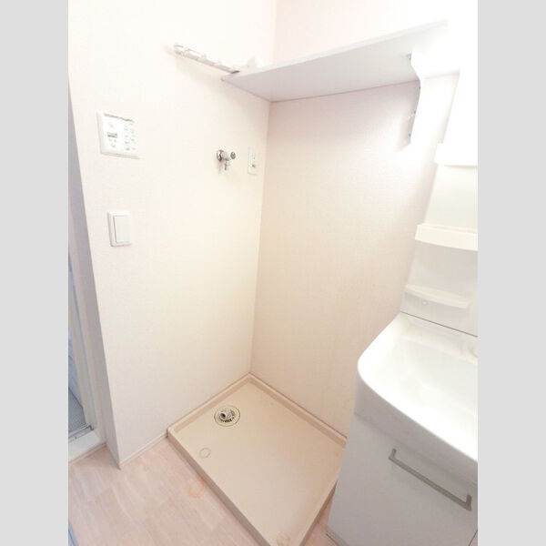 その他 (洗濯機置き場です。防水パンあります。)