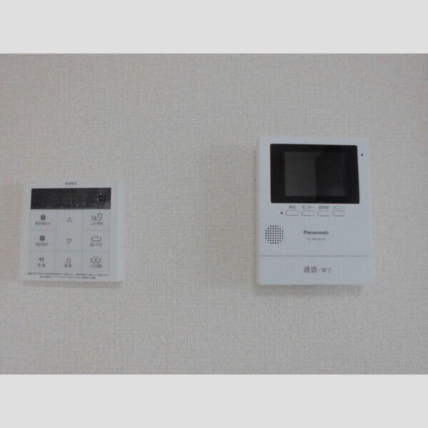その他 (給湯器パネルです。TVモニターホンです。)