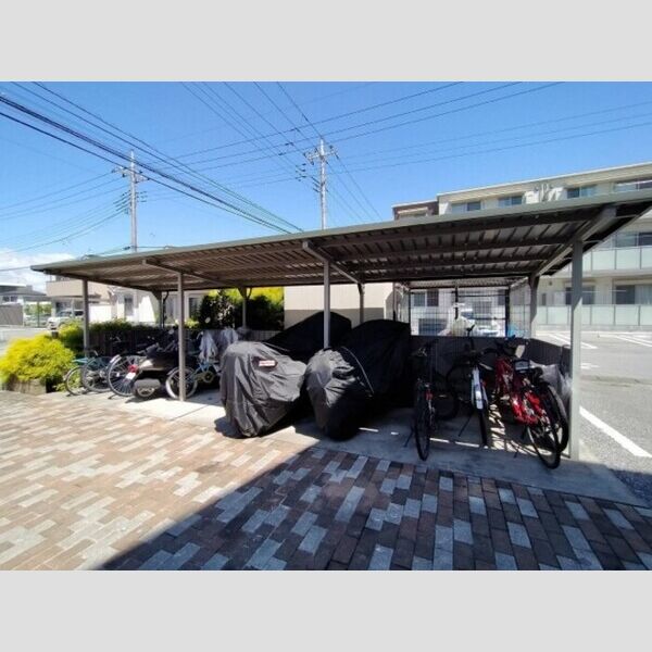 現地周辺 (駐輪場)