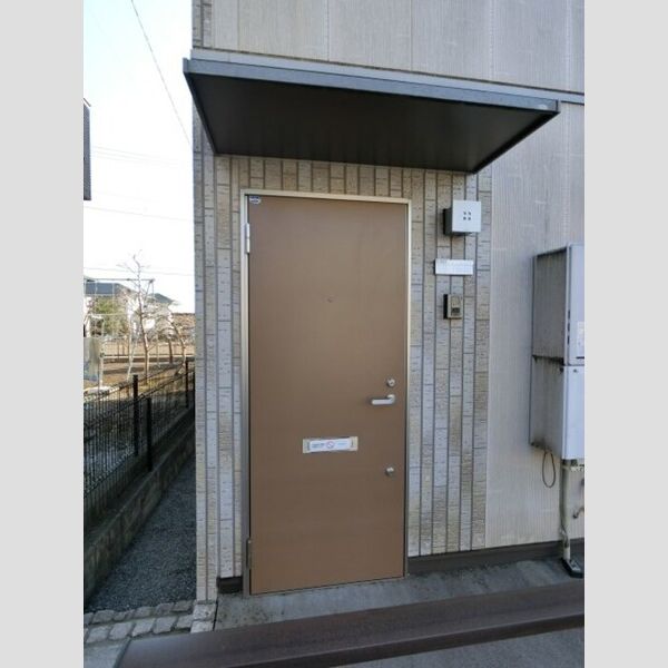 現地周辺 (玄関前)