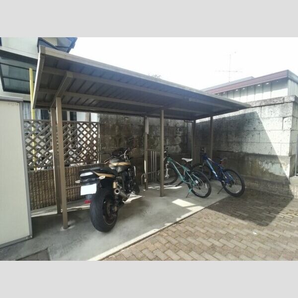 現地周辺 (駐輪場)