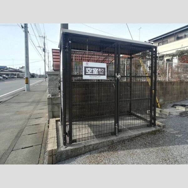 現地周辺 (敷地内ごみステーション)