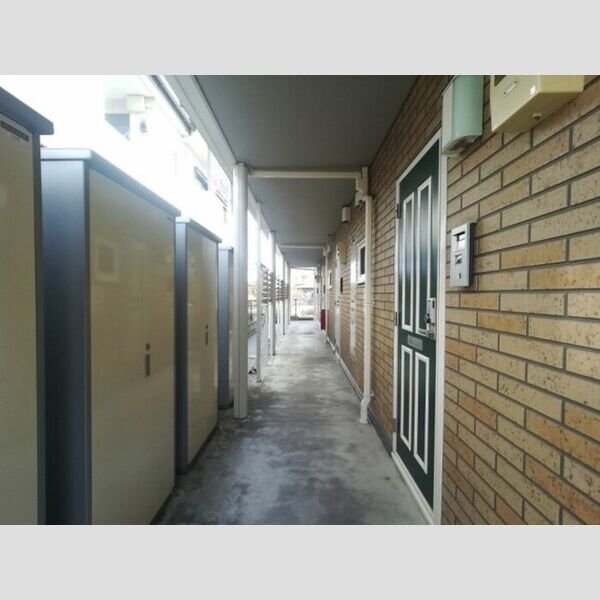 エントランス (共用廊下(外部物置))