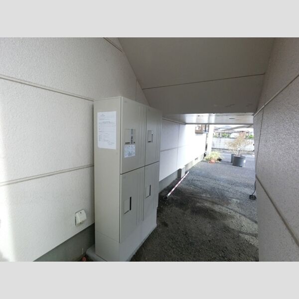 現地周辺 (階段下に宅配ボックス有ります)
