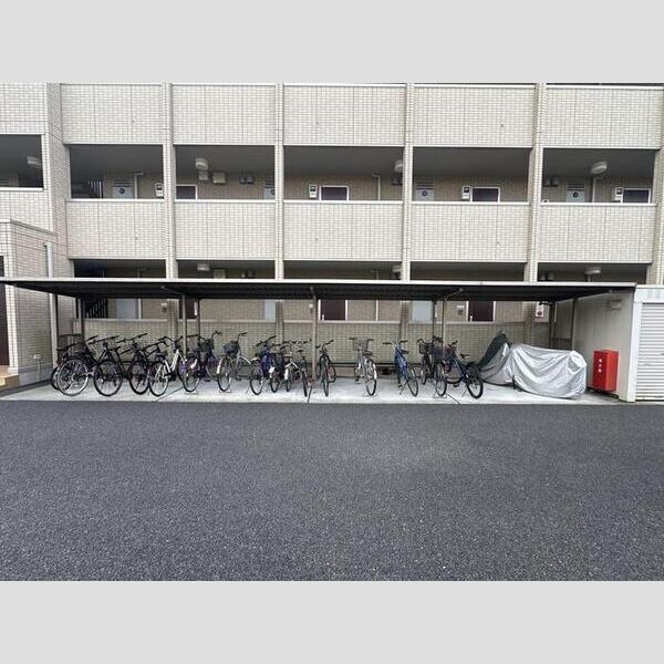 現地周辺 (駐輪場)