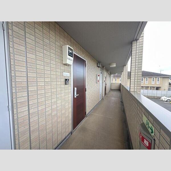 エントランス (玄関前)