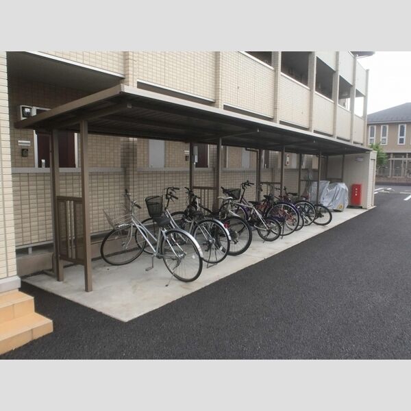 現地周辺 (駐輪場)