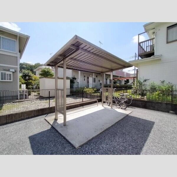 現地周辺 (駐輪場)