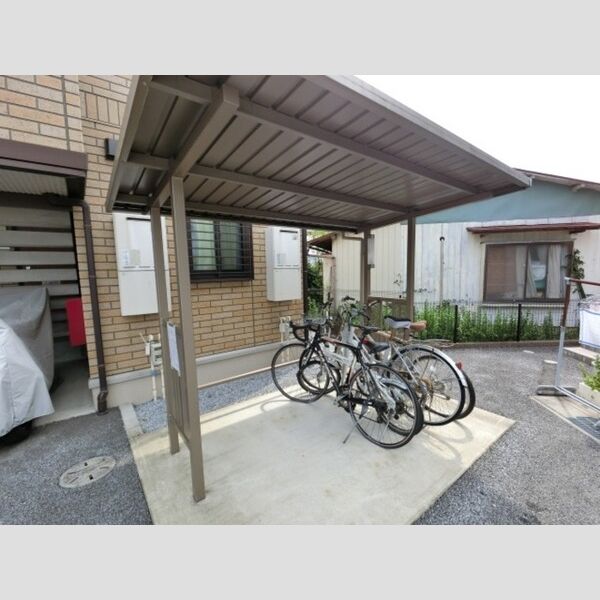 現地周辺 (駐輪場)