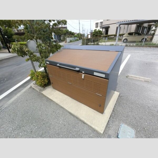 現地周辺 (敷地内ごみステーション)