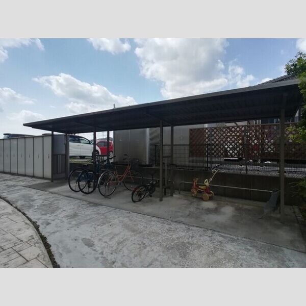 現地周辺 (駐輪場)