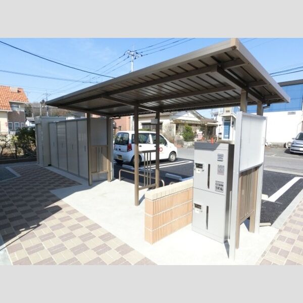 現地周辺 (宅配ボックス付き駐輪場)