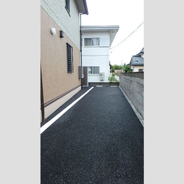 駐車場 (縦列駐車で2台とめられます)