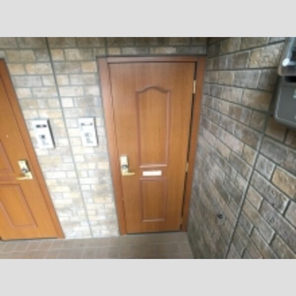 現地周辺 (玄関前)