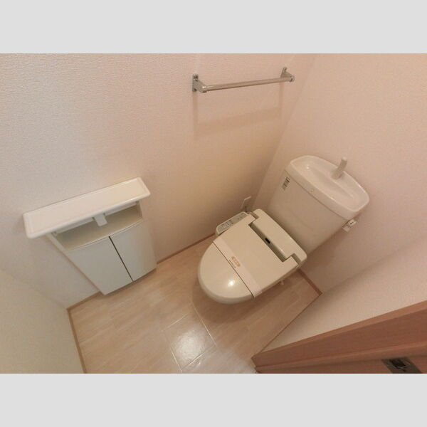 トイレ (トイレ)