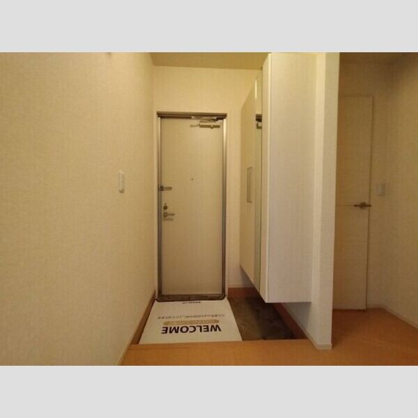 玄関 (鏡付きシューズボックス)