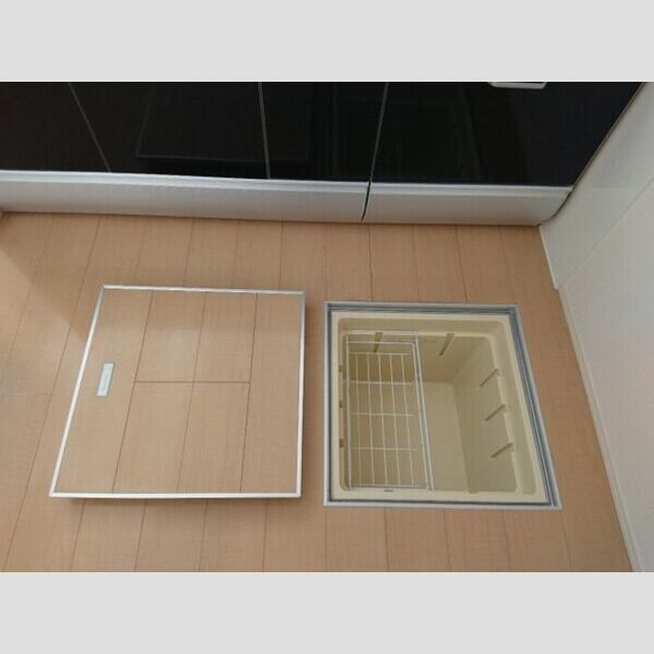 その他 (床下収納)