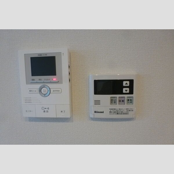その他 (録画機能付カラーモニターインターホンと給湯リモコン)