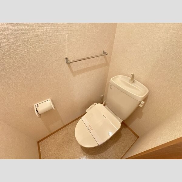 トイレ (トイレ)