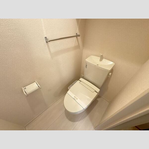 トイレ (トイレ)