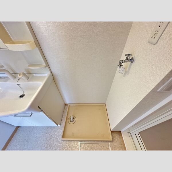 洗面所 (洗濯機置場)