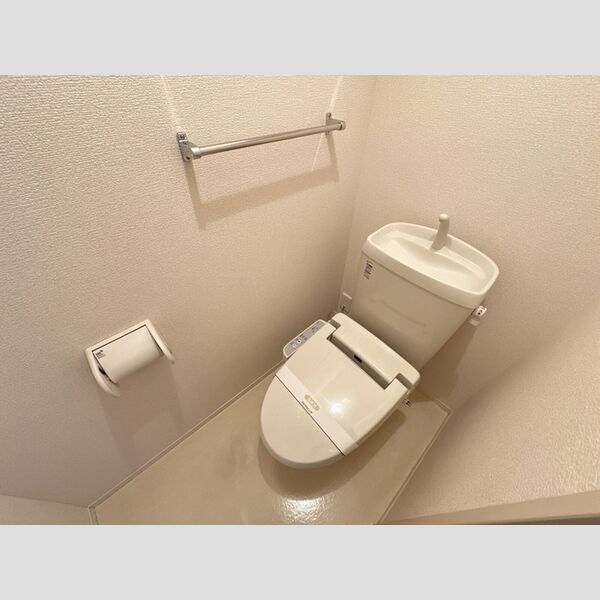 トイレ (トイレ)